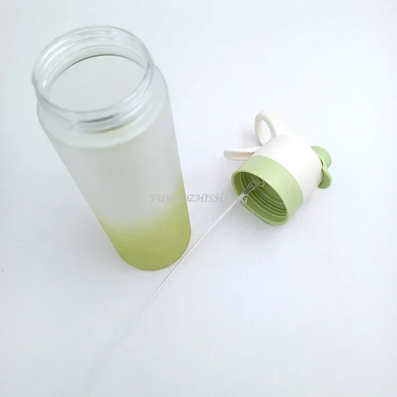700 ml Spray Water Bottle for Sports and Travel